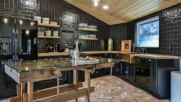 Deluxe House | Private kitchen | Coffee/tea maker