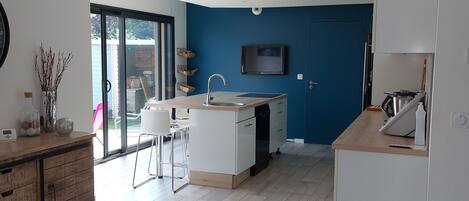 Micro-ondes, four, plaque de cuisson, lave-vaisselle