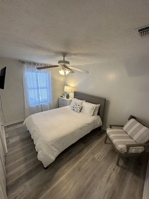 3 bedrooms, iron/ironing board, WiFi, bed sheets