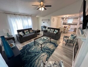 Smart TV, fireplace