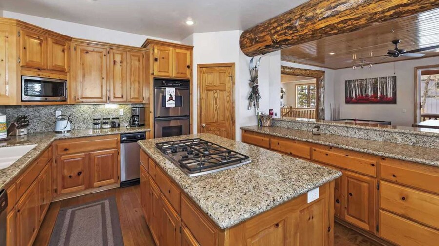 Zen Den by Avantstay Entertainers Home in Ideal Big Bear Location w/ Hot Tub