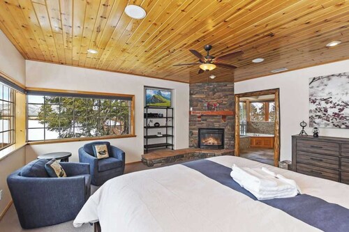 Zen Den by Avantstay Entertainers Home in Ideal Big Bear Location w/ Hot Tub