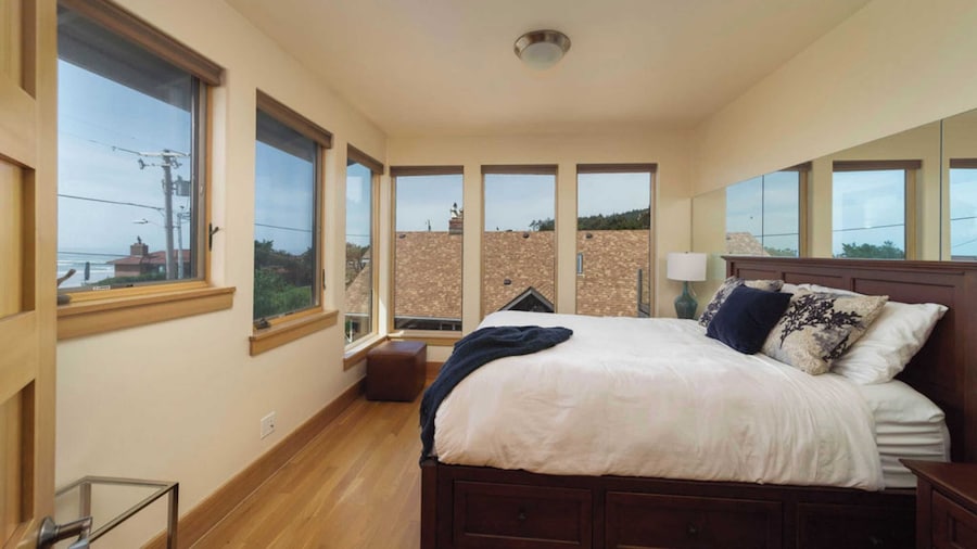 The Castle Rock Estate by Avantstay Steps From Arch Cape Beach w/ Hot Tub & Sauna