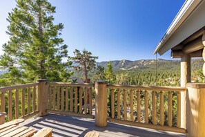 House (4 Bedrooms) | Interior - Hot Tub, Game Room, Large Deck w/ Incredible View Penticton Lodge by Avantstay (Big Bear Lake)
