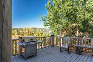 House (4 Bedrooms) | Interior - Hot Tub, Game Room, Large Deck w/ Incredible View Penticton Lodge by Avantstay (Big Bear Lake)