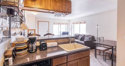 Boomerang Village 201 by Avantstay Ski In/ Ski Out Unit Close to Town!