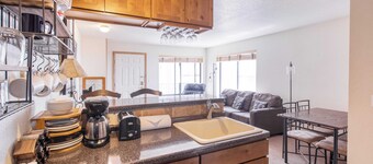 Boomerang Village 201 by Avantstay Ski In/ Ski Out Unit Close to Town!