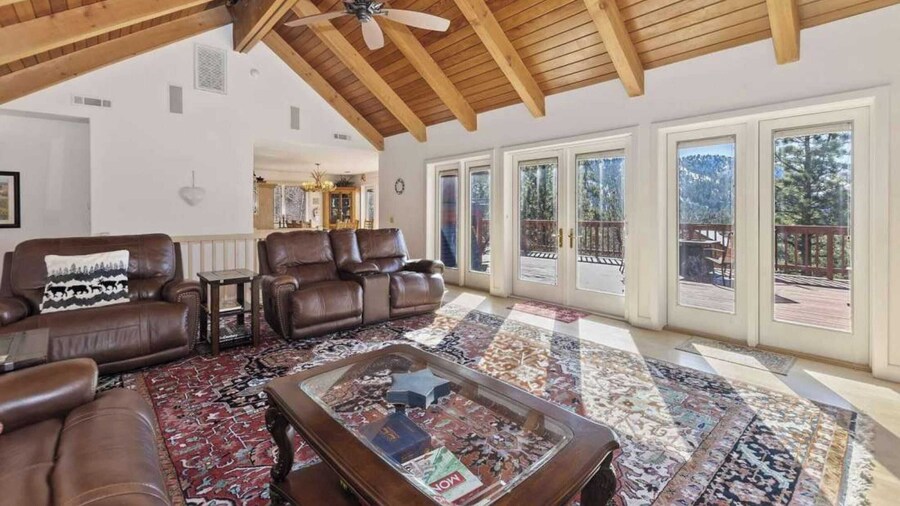 Views at Wolf Lodge by Avantstay Magnificent Views w/ Hot Tub, Sauna, Games