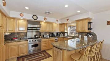 House (3 Bedrooms) | Interior