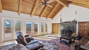 Interior - Views at Wolf Lodge by Avantstay Magnificent Views w/ Hot Tub, Sauna, Games (Big Bear Lake)
