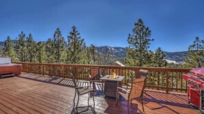 Interior - Views at Wolf Lodge by Avantstay Magnificent Views w/ Hot Tub, Sauna, Games (Big Bear Lake)