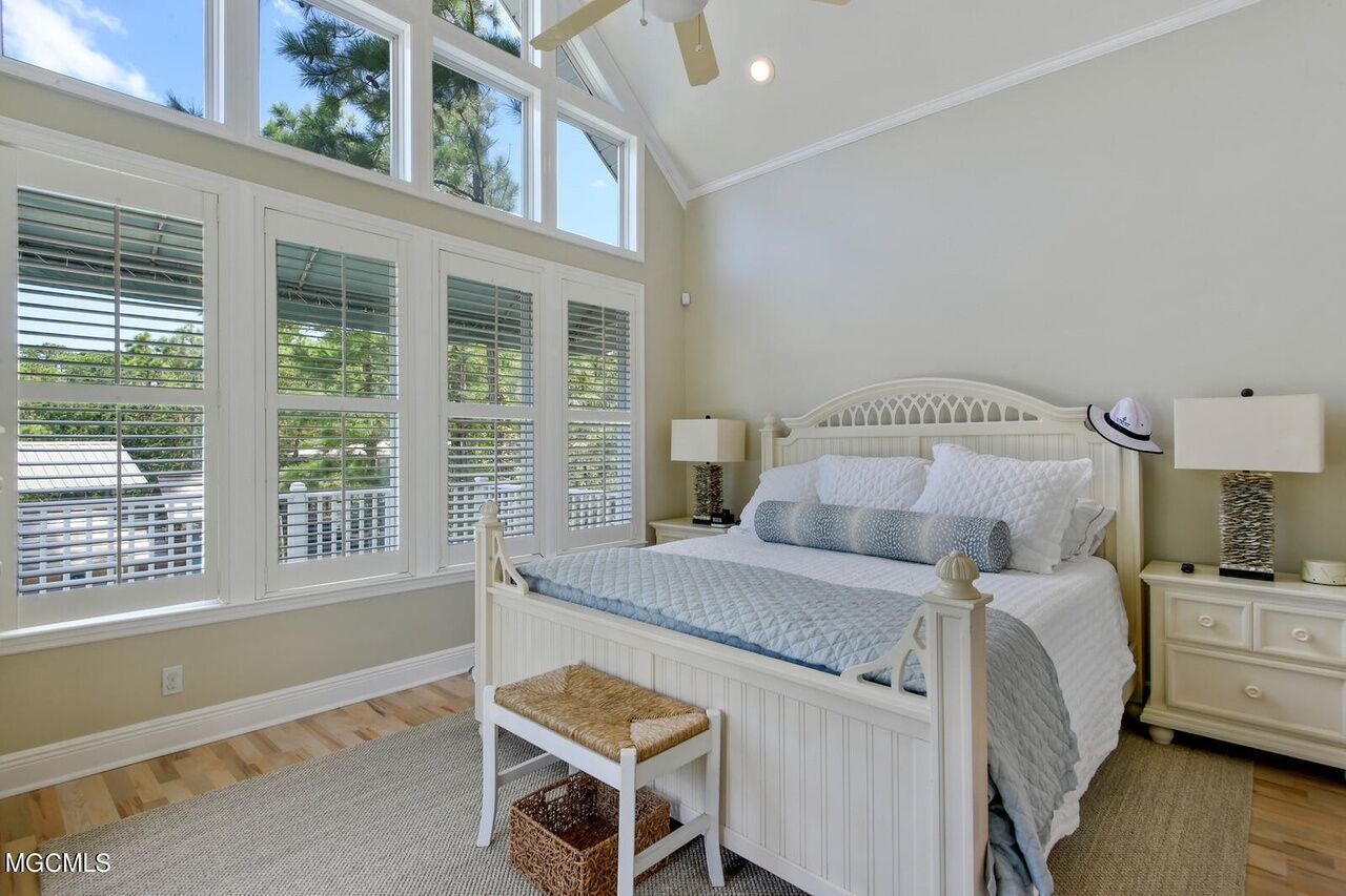 4 bedrooms, WiFi, bed sheets
