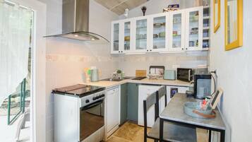 Réfrigérateur, four, plaque de cuisson, lave-vaisselle