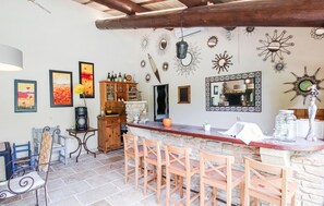 Bar (on property) - Amazing home in Carpentras with private swimming pool, can be inside or outside (Carpentras)