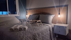 2 camere, una scrivania, insonorizzazione, ferro/asse da stiro