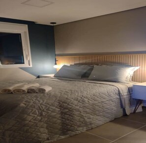 2 Schlafzimmer, Schreibtisch, schallisolierte Zimmer