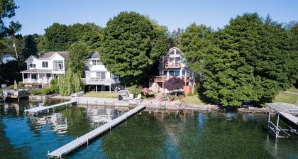 Private waterfront home w kayaks, 2.5 miles to historic mainstreet, Pets welcome