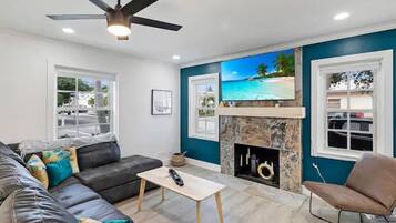 Smart TV, biblioteca musicale, videoteca, impianto stereo