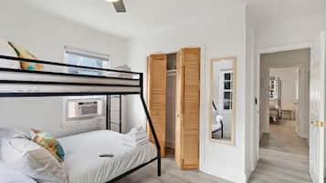 3 bedrooms, desk, iron/ironing board, WiFi