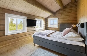 5 bedrooms, travel crib, free WiFi