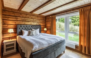 5 bedrooms, travel cot, free WiFi