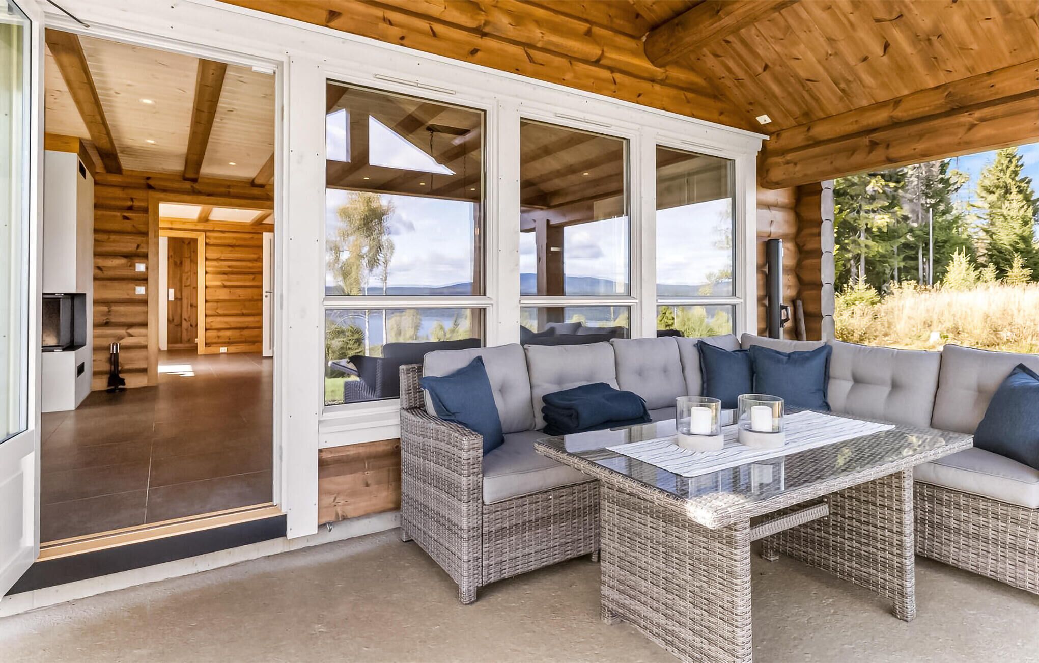 Smart-tv en een open haard