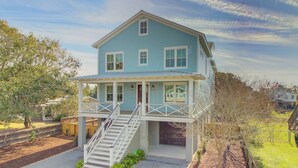 A two-story house with a covered porch and a staircase leading to the main entrance. - 616 Carolina Boulevard by Avantstay Ocean Views From Decks (Isle of Palms)