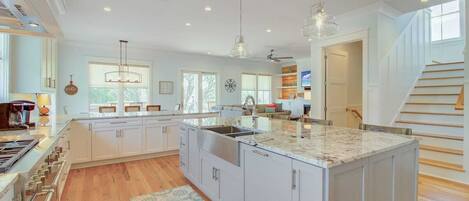 House (6 Bedrooms) | Interior