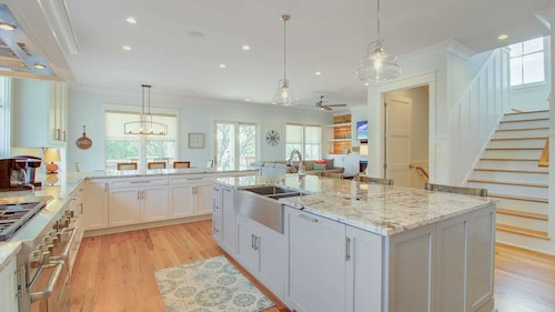 Carolina Blvd 4 - 616 Carolina Boulevard