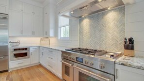 House (6 Bedrooms) | Interior