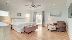 Iron/ironing board, bed sheets