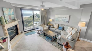 Interior - 407 A Shipwatch by Avantstay Beach Front Condo w/ Ocean Views (Isle of Palms)