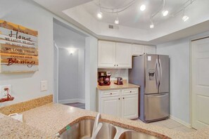 Interior - 405 Yacht Harbor by Avantstay Marina Views + Pool Access + Outdoor Lounge Near Golf & Beach (Isle of Palms)