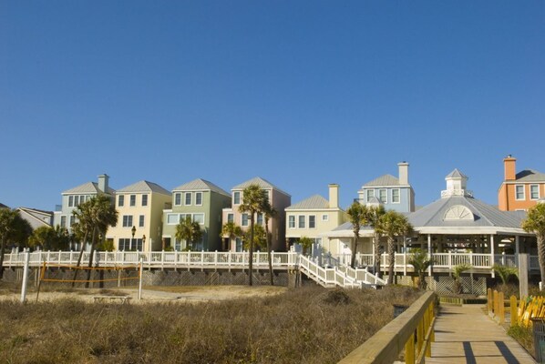 Exterior - 2 A Seagrove by Avantstay Oceanfront, Beach and Community Pool Access (Isle of Palms)