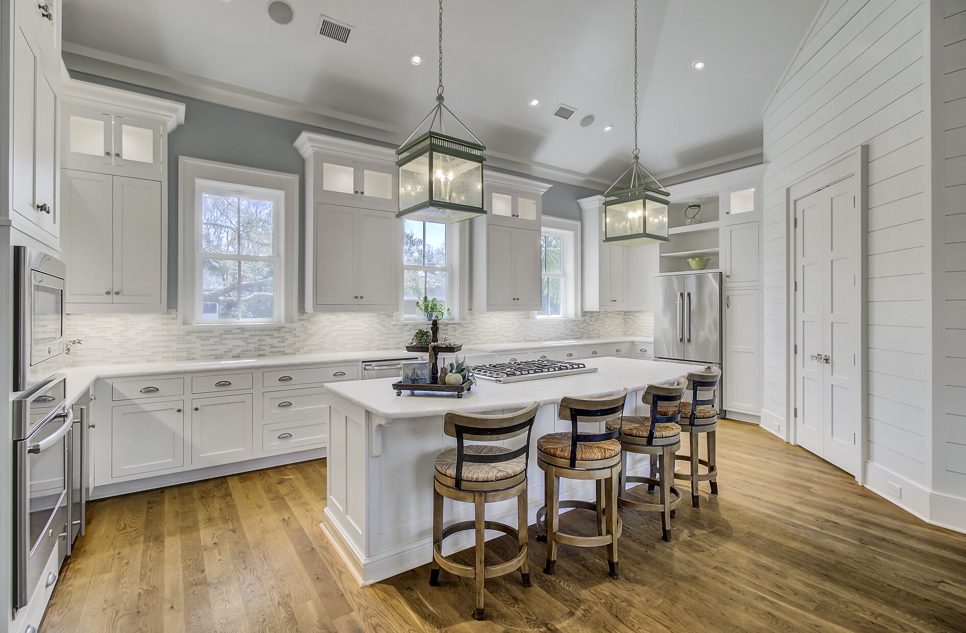 Fridge, oven, stovetop, cookware/dishes/utensils