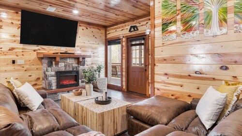 Boon by Avantstay 40-guest Luxe Smokies Retreat