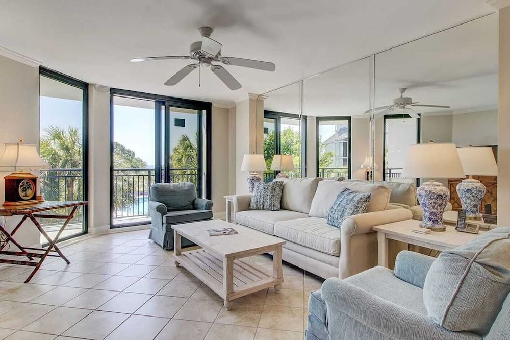 216 C Shipwatch by Avantstay Shared Pool + Ocean Views + Walk to the Beach - Wild Dunes, SC