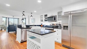 Apartment (3 Bedrooms) | Interior - 314 C Shipwatch by Avantstay Oceanfront With Ocean View (Isle of Palms)