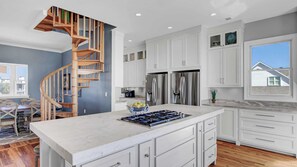 House (6 Bedrooms) | Interior