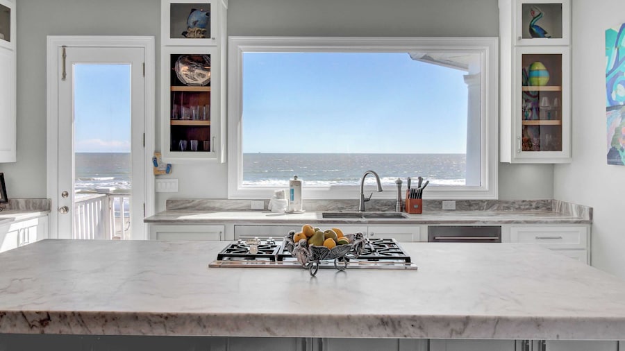 502 Ocean Blvd by Avantstay Beachfront w/ Pool & Ocean Views!