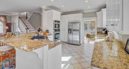 7 41st Avenue by Avantstay Private Pool, Near Beach
