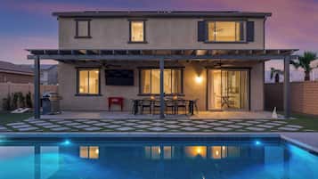 House (6 Bedrooms) | Interior