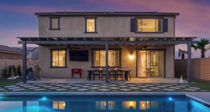 Desert Eden by Avantstay 6BR w/ Ensuite Backyard Oasis w/ Pool & Hot Tub!