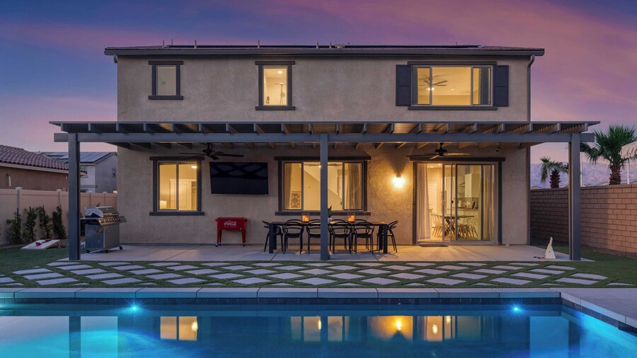 Desert Eden by Avantstay 6BR w/ Ensuite Backyard Oasis w/ Pool & Hot Tub!