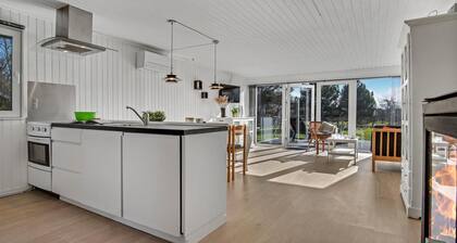 Stunning home in Hemmet with kitchen