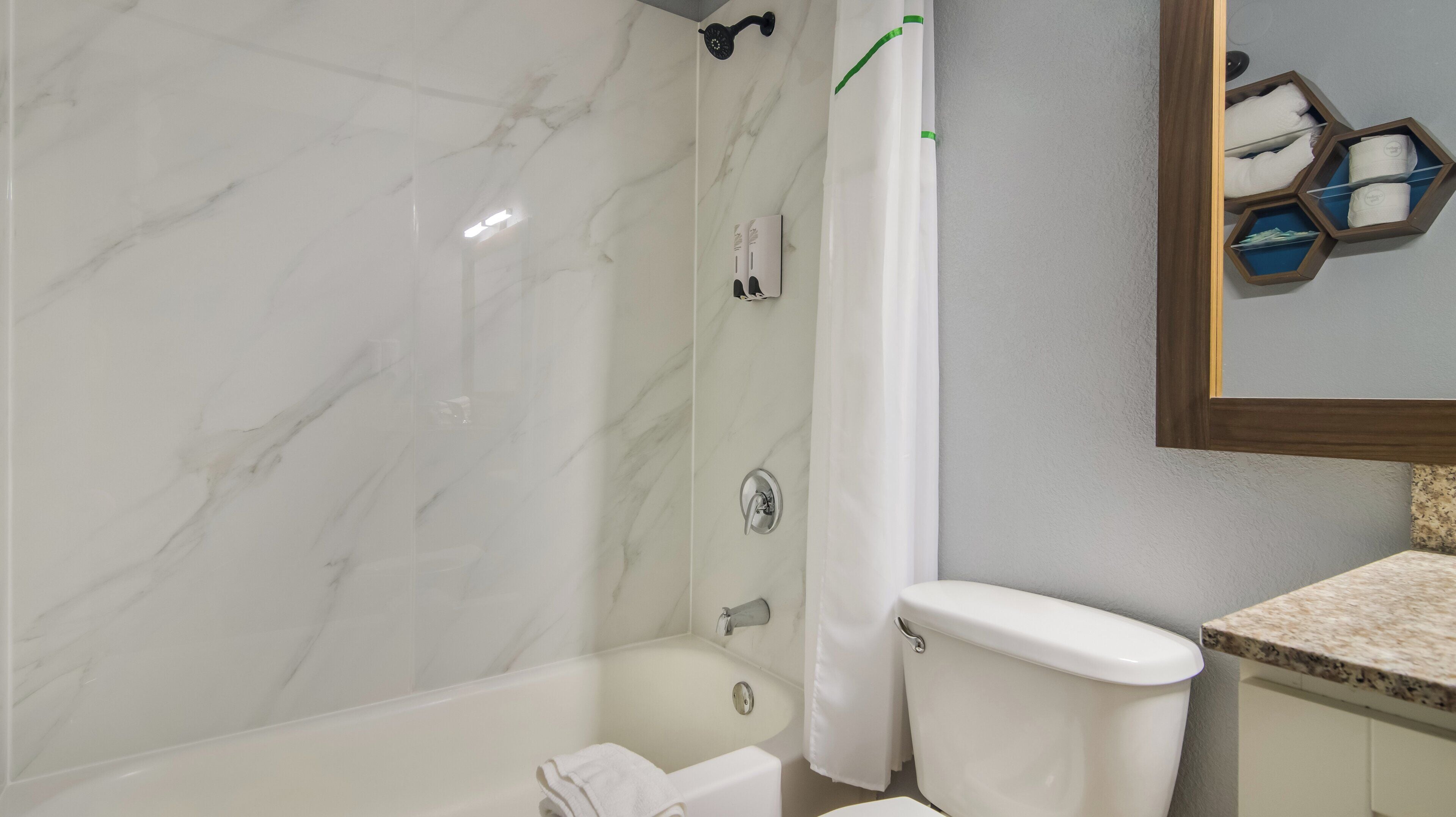Foto - HomeTowne Studios by Red Roof & Conference Center Chicago – N Aurora/ Naperville