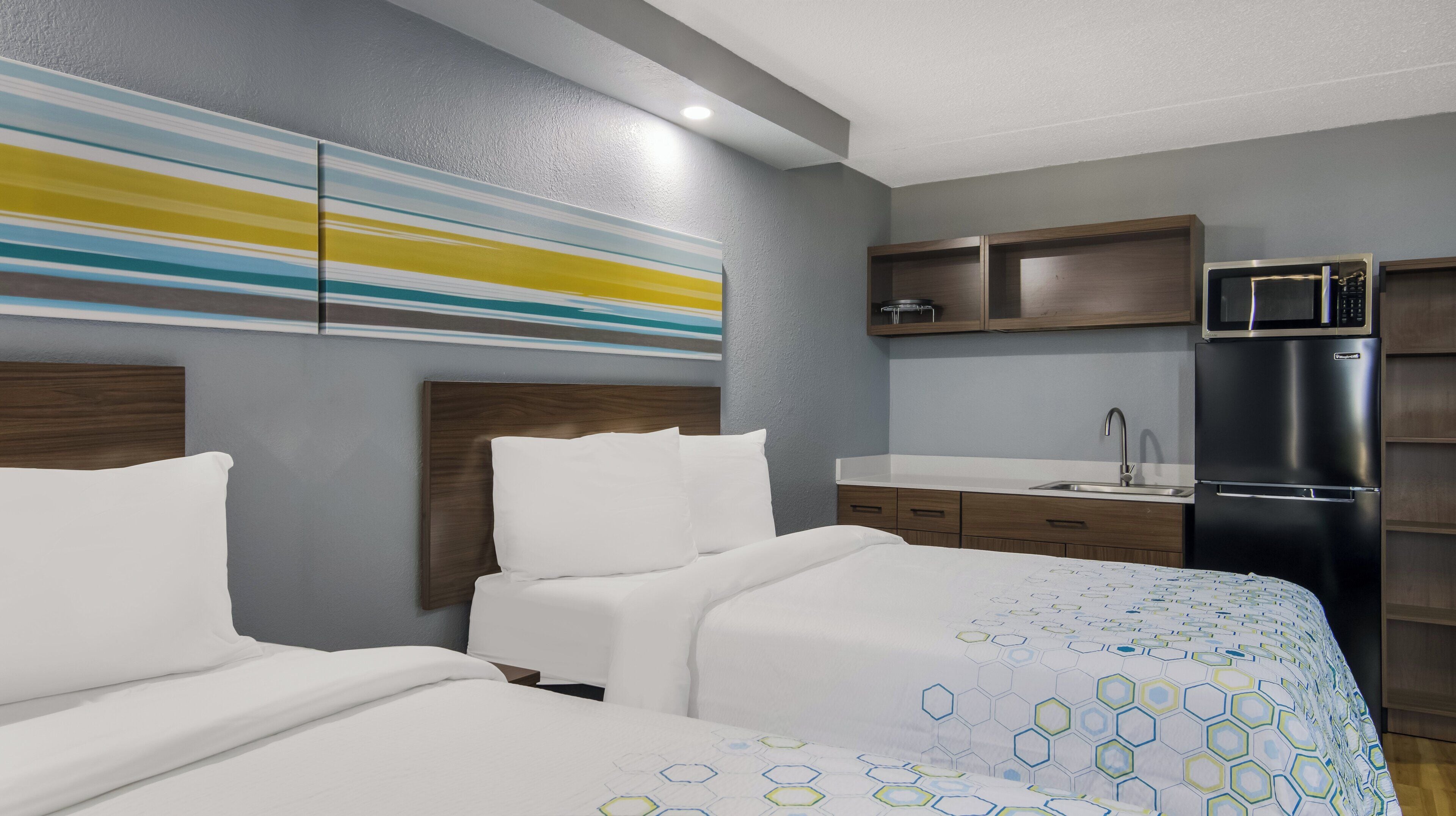 Foto - HomeTowne Studios by Red Roof & Conference Center Chicago – N Aurora/ Naperville