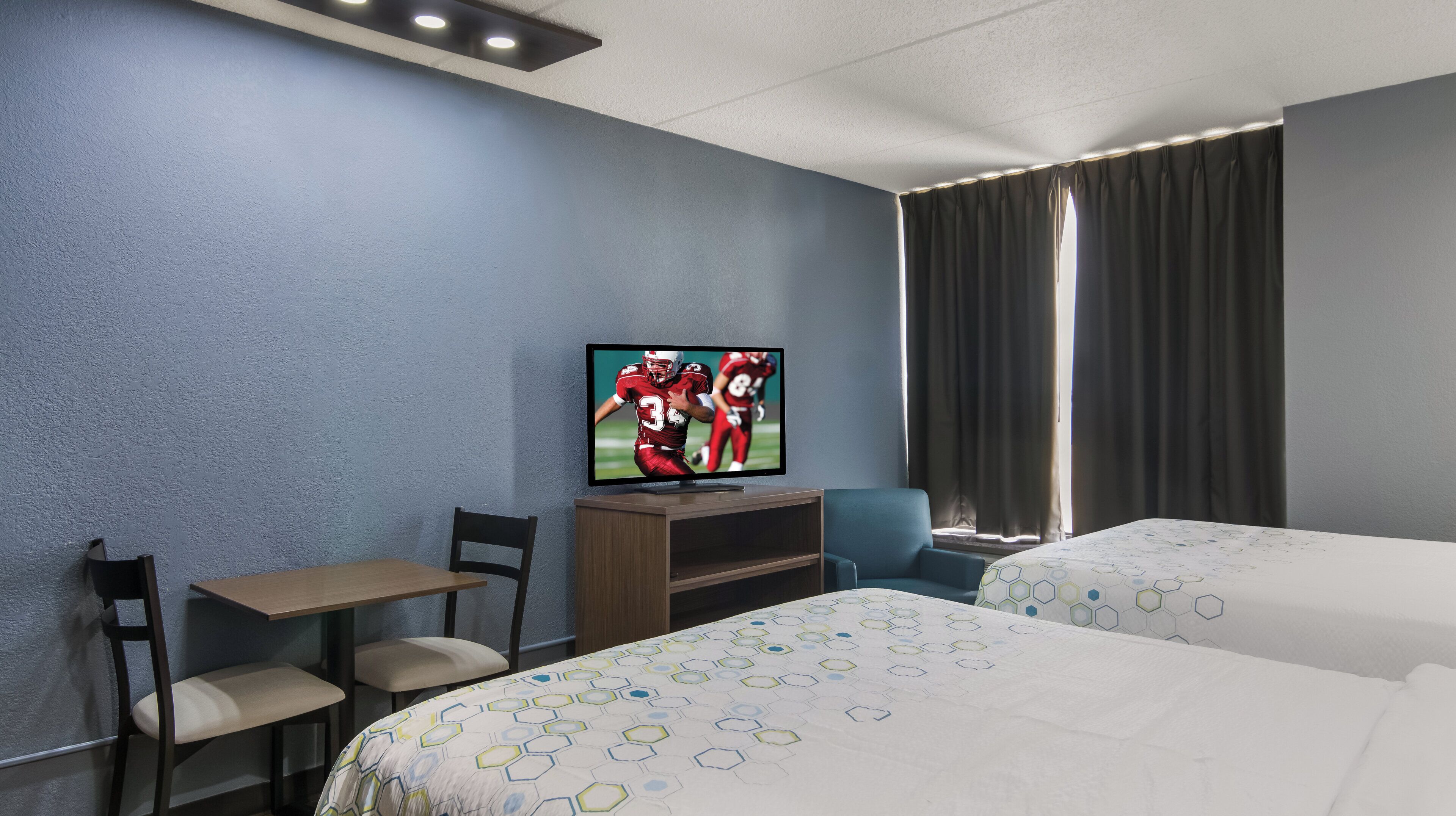 Foto - HomeTowne Studios by Red Roof & Conference Center Chicago – N Aurora/ Naperville