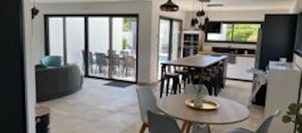 New house with heated swimming pool for 8 to 10 people, quiet area