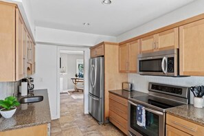 Kühlschrank, Ofen, Herdplatte